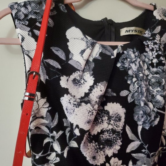 Mystique black & white floral dress w belt - Picture 2 of 3